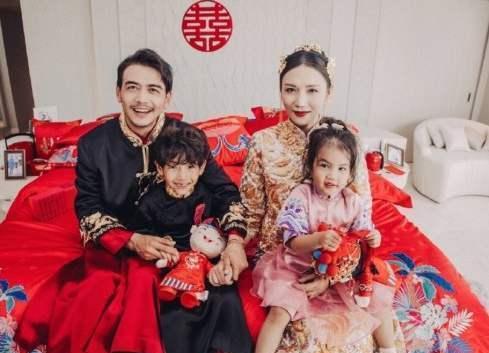 汪峰与三娃共度父亲节，二女儿罕见露面，幸福家庭显温馨